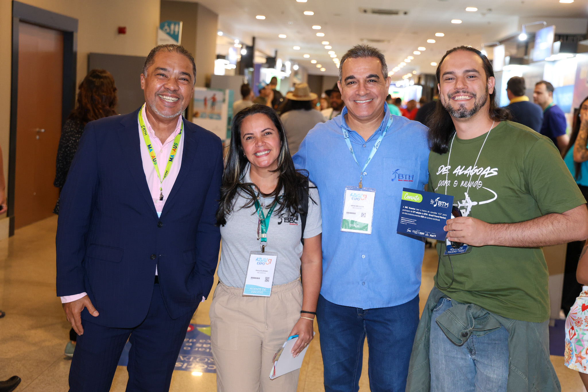 Cláudio Júnior, Paula Floriano e Breno Mesquita, da BTM, com Keyner Alcântara, Partiu Excursões