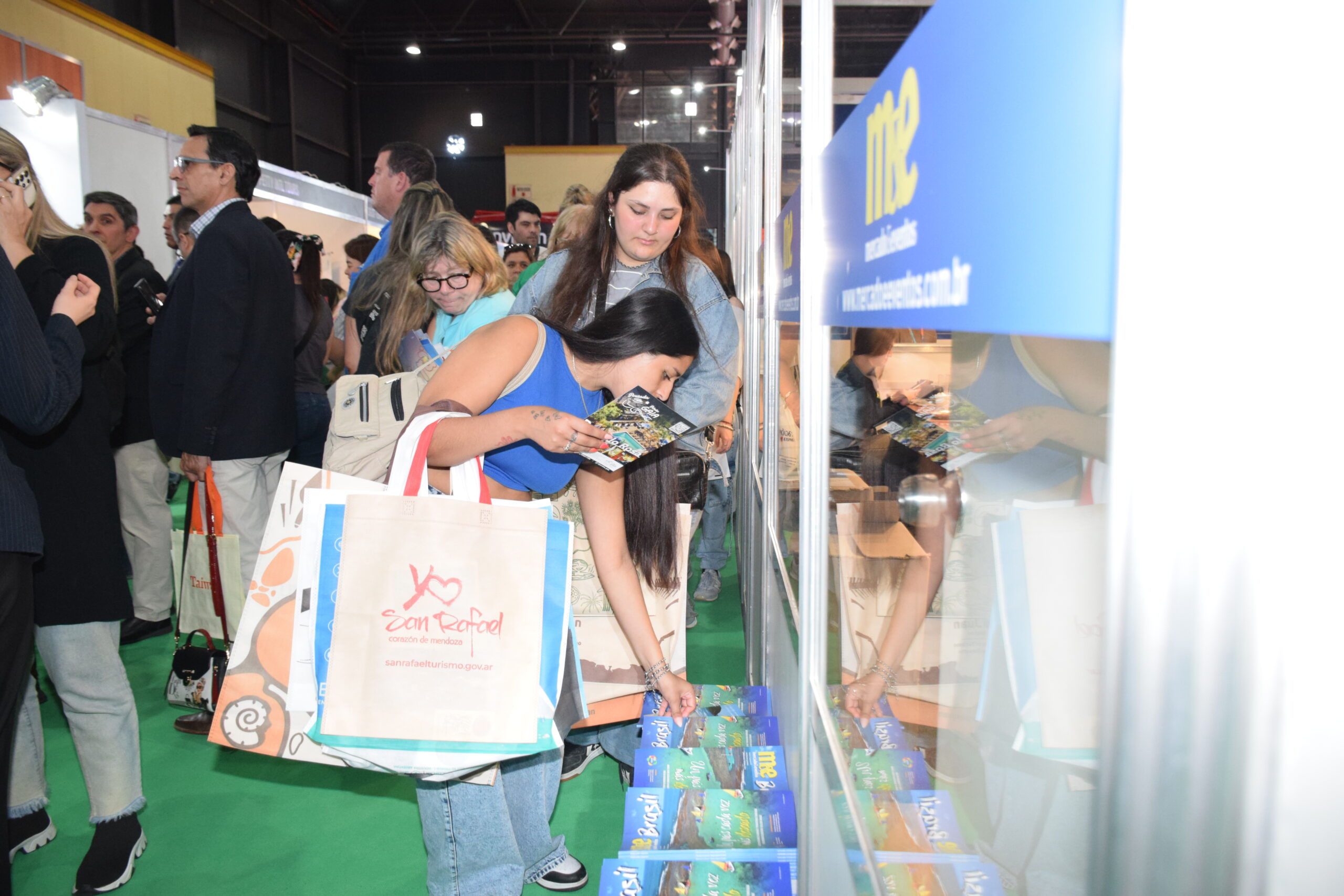 Com foco em divulgar o Brasil pelo mundo, o M&e promove um conteúdo exclusivo com distribuição gratuita Com foco em divulgar o Brasil pelo mundo, o M&e promove um conteúdo exclusivo com distribuição gratuita