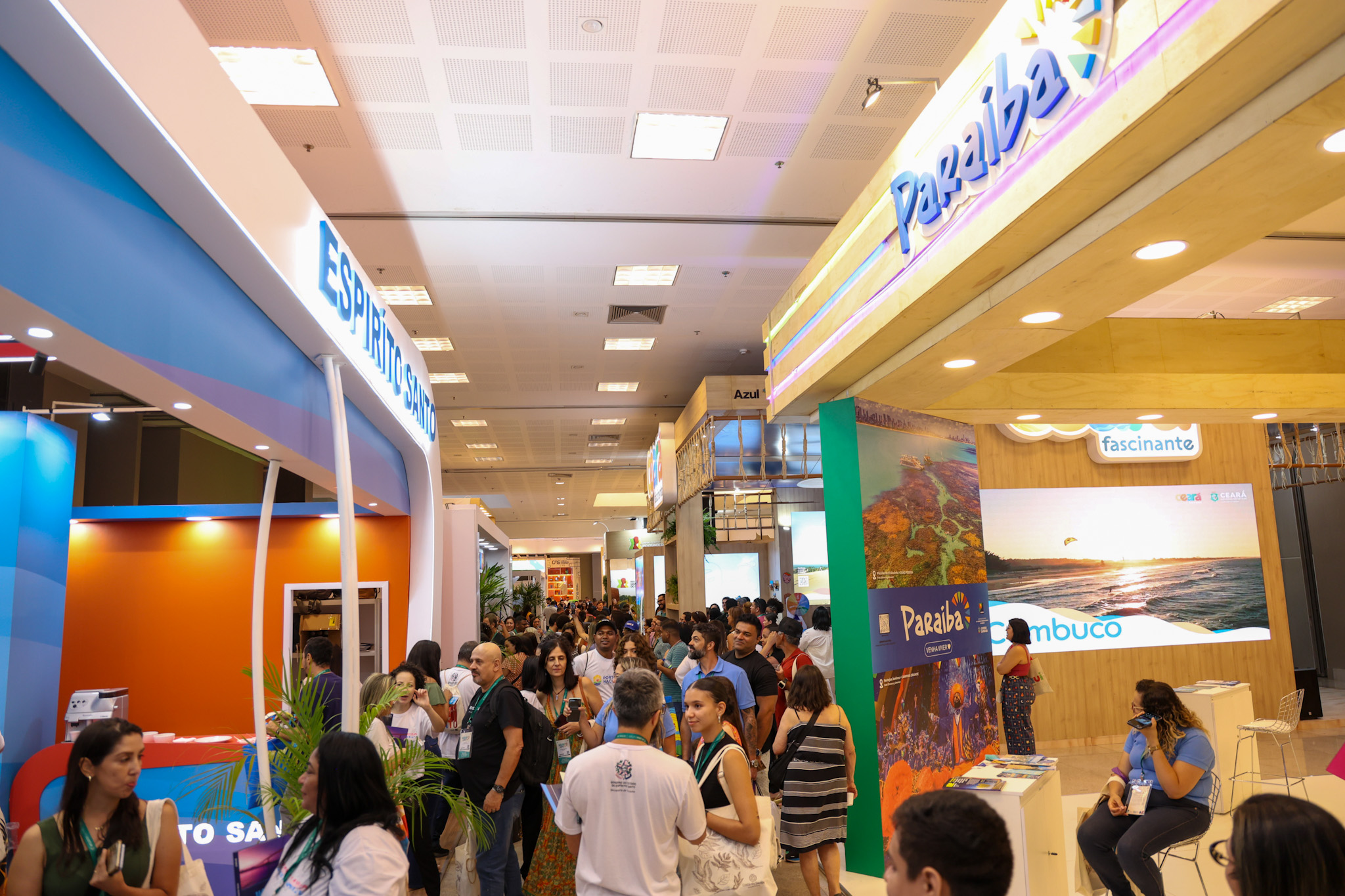 Corredores cheios no terceiro dia da Abav Expo