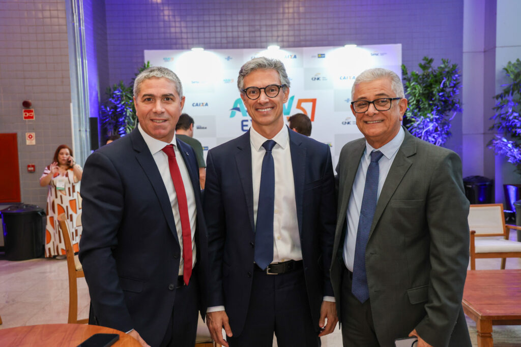 Dário Rustico, da Costa Cruzeiros, Marco Ferraz, da Clia Brasil, e Hercy Filho, secretário de Tocantins