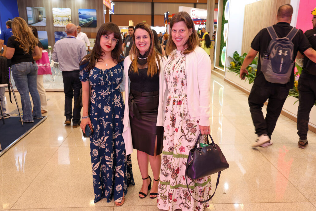 Debora Nouzinho, Juliana Assumpção, e Mariana Alcorta, da Abav-SP Aviesp