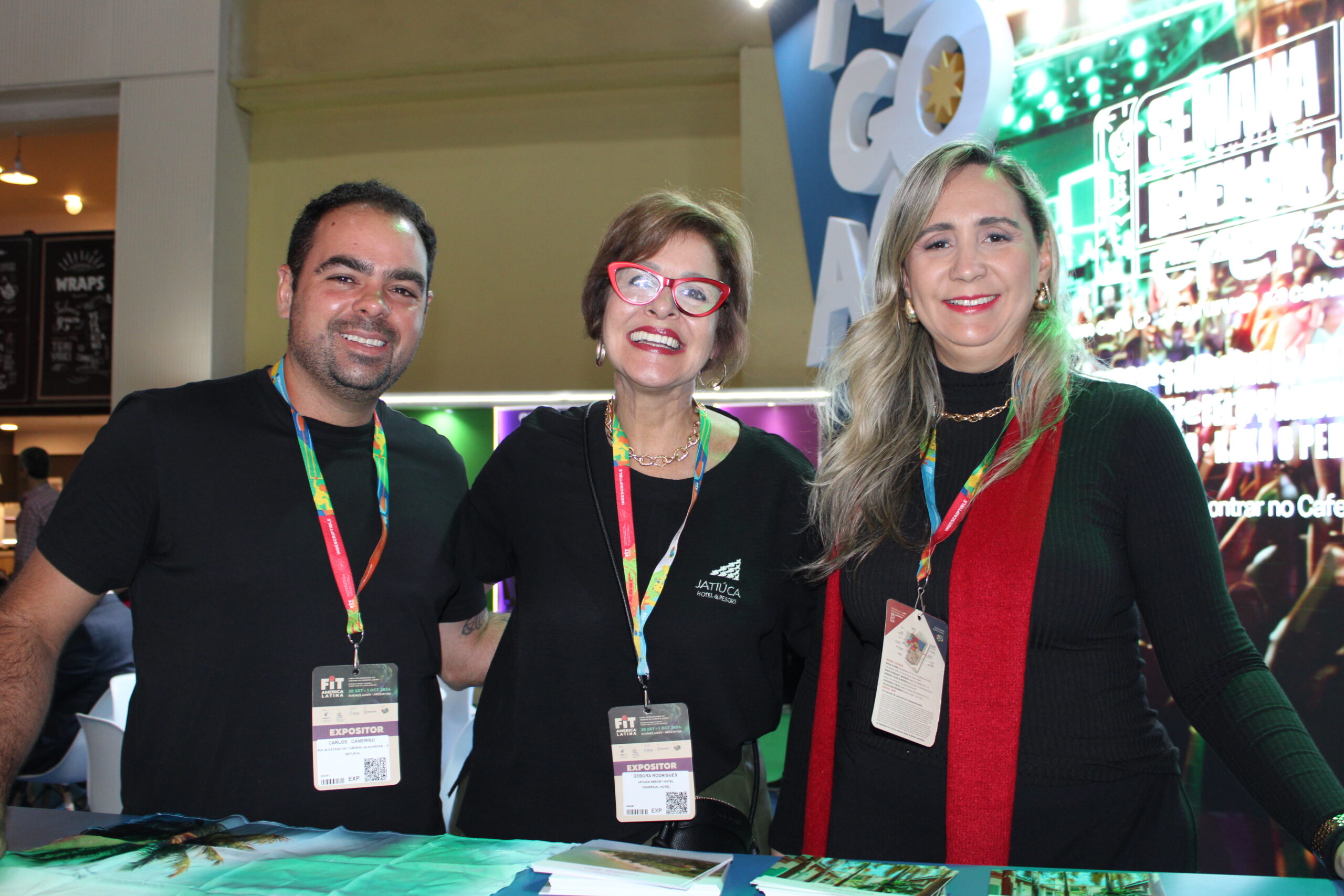 Debora Rodrigues, do Jatiuca Resort Hotel, entre Carlos Camerno e Roberta Galvão, da Setur Alagoas Debora Rodrigues, do Jatiuca Resort Hotel, entre Carlos Camerno e Roberta Galvão, da Setur Alagoas