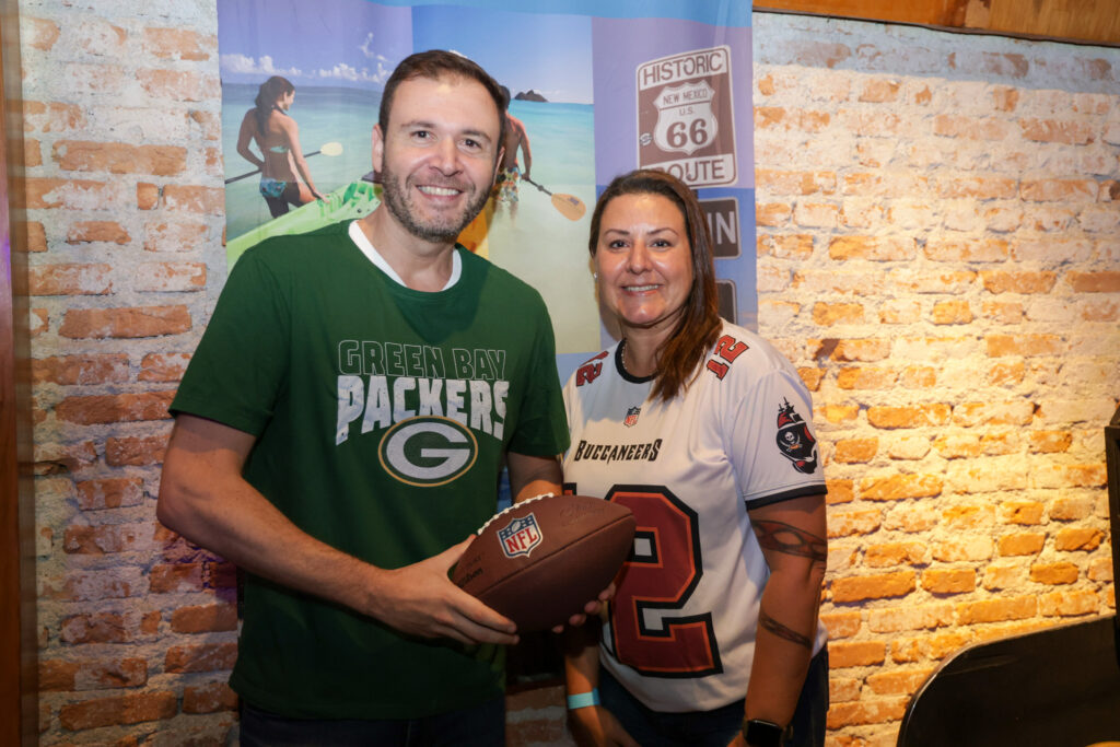 Denis Ribeiro, da Aviareps e Joice Cordeiro, de Tampa Bay