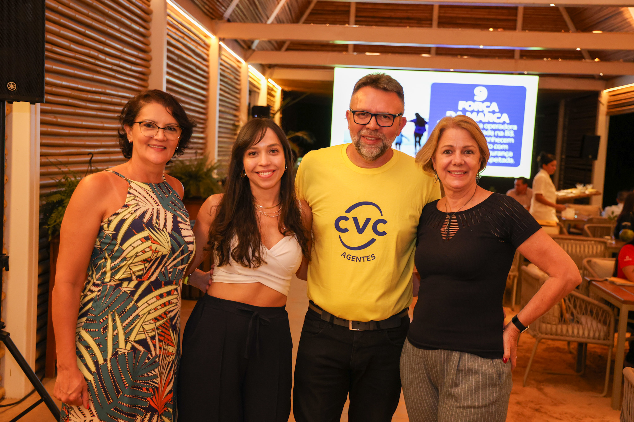 Douglas Silva, da CVC Agentes, entre Lilian Ribeiro, da Emporium Turismo, Ana Maria e Ana Paula, Aza Tur Douglas Silva, da CVC Agentes, entre Lilian Ribeiro, da Emporium Turismo, Ana Maria e Ana Paula, Aza Tur