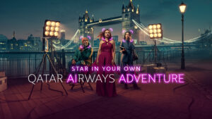 É possível selecionar entre várias cenas do filme para estrelar os papéis principais Divulgação/Qatar Airways