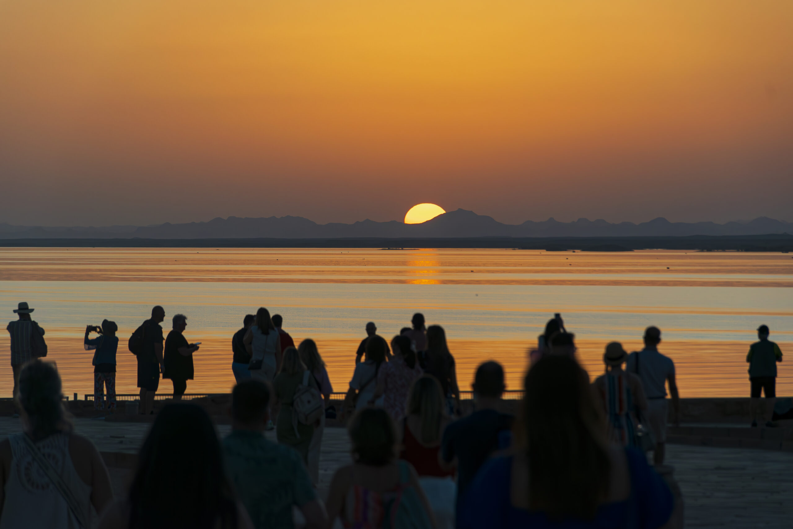 O nascer do sol no complexo Abu Simbel é uma experiência de tirar o fôlego O nascer do sol no complexo Abu Simbel é uma experiência de tirar o fôlego