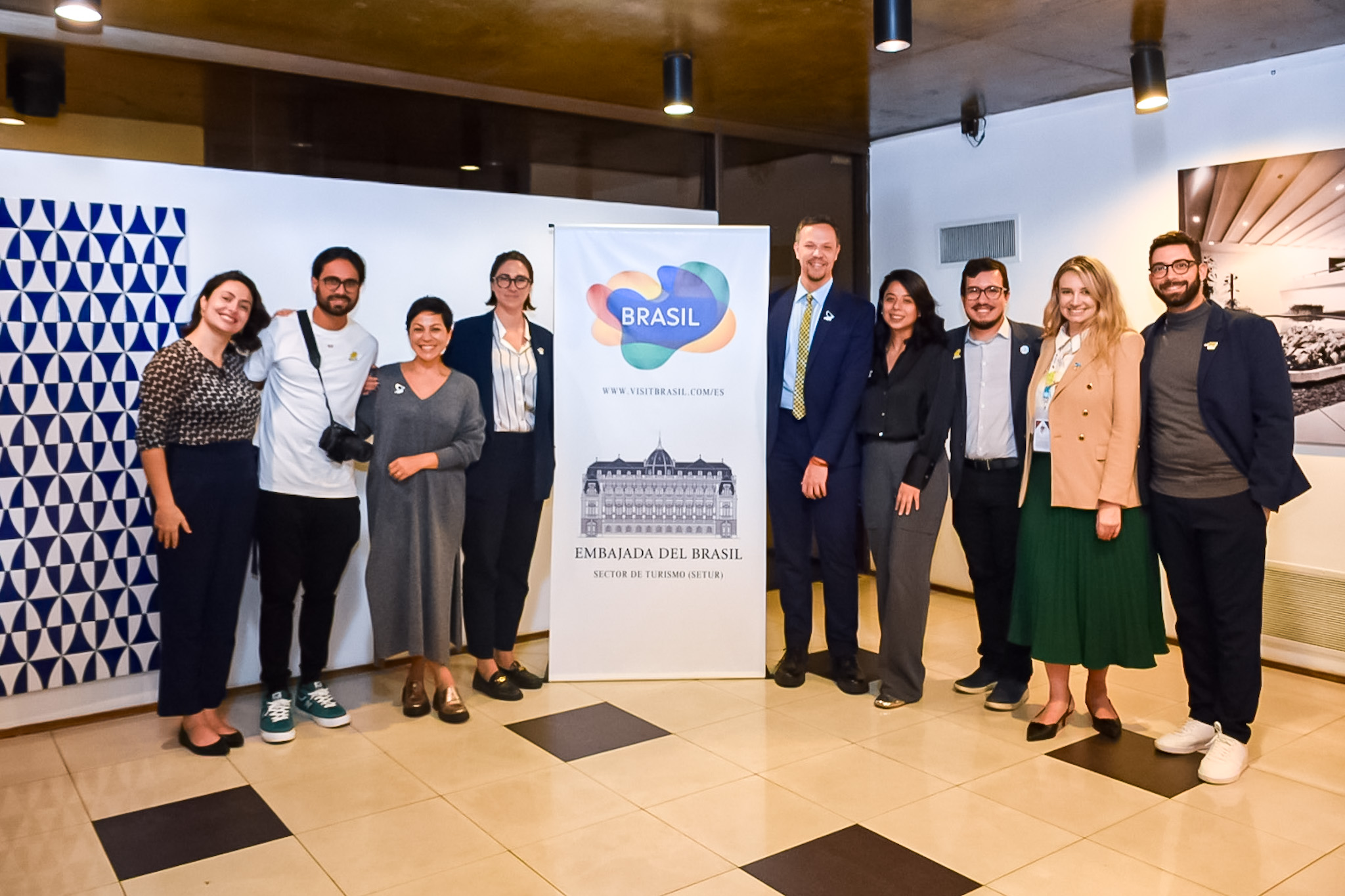Equipe da Embratur na Embaixada do Brasil