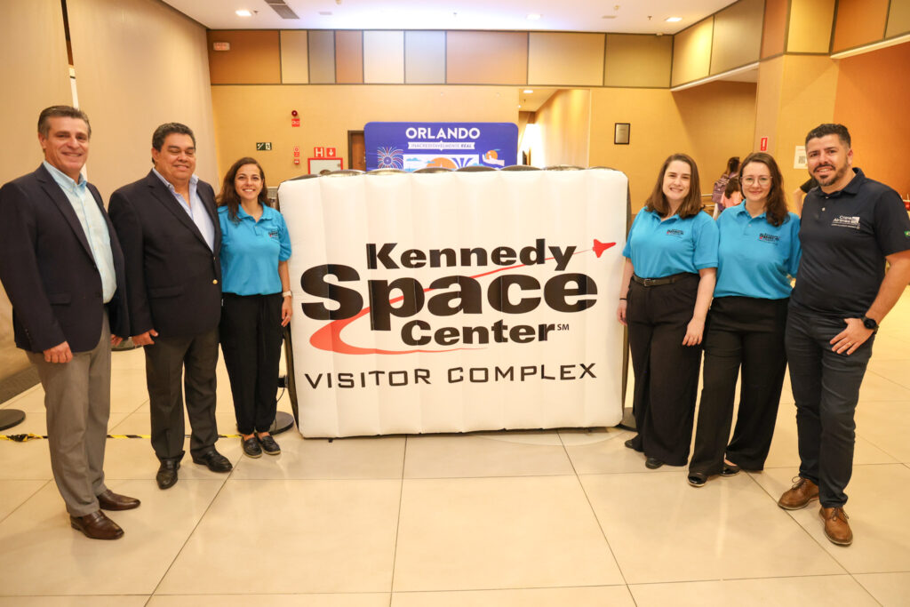 Equipe do Visit Orlando, Kennedy Space Center e Copa Airlines