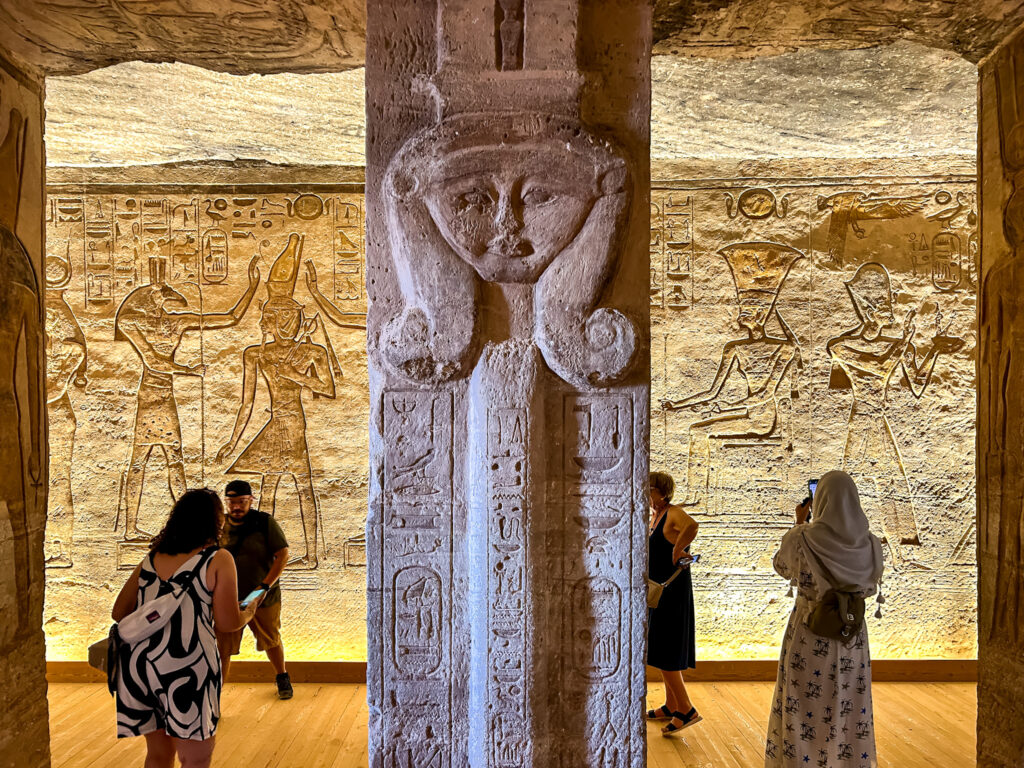 O Templo de Nefertari é uma manifestação do amor de Ramsés II por sua esposa favorita O Templo de Nefertari é uma manifestação do amor de Ramsés II por sua esposa favorita