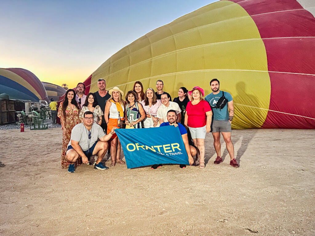 Famtour da Orinter prestes a embarcar no passeio de balão