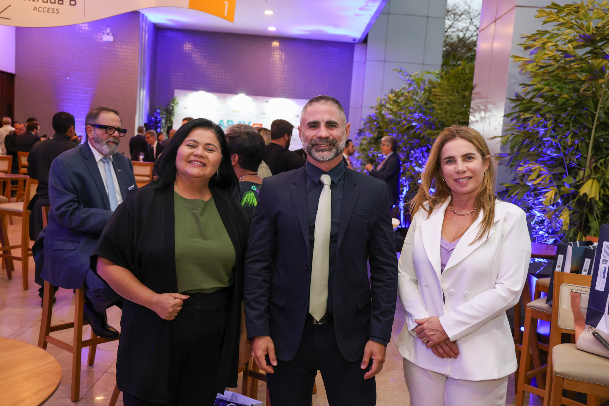 Fernanda Napoleão e Saulo Santos, da Setur-São Luis, e Suemy Vasconcelos, do Visit Ceará Fernanda Napoleão e Saulo Santos, da Setur-São Luis, e Suemy Vasconcelos, do Visit Ceará