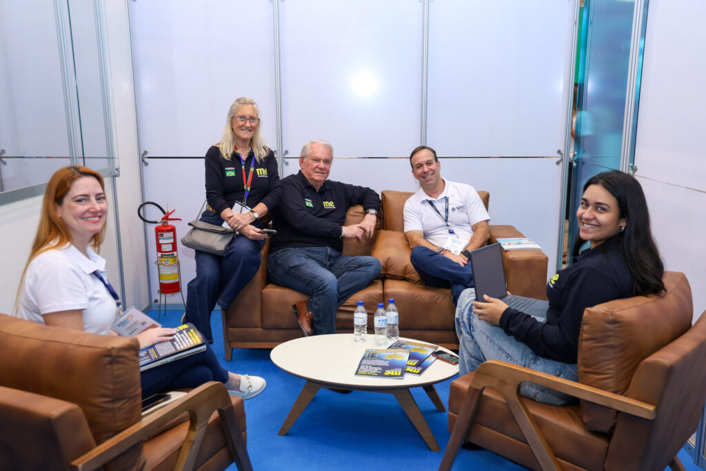 Fernanda Zebral, da MSC Cruzeiros, Rosa Masgrau, do M&E, Roy Taylor, do M&E, Adrian Ursilli, da MSC Cruzeiros, e Janaína Brito, do M&E