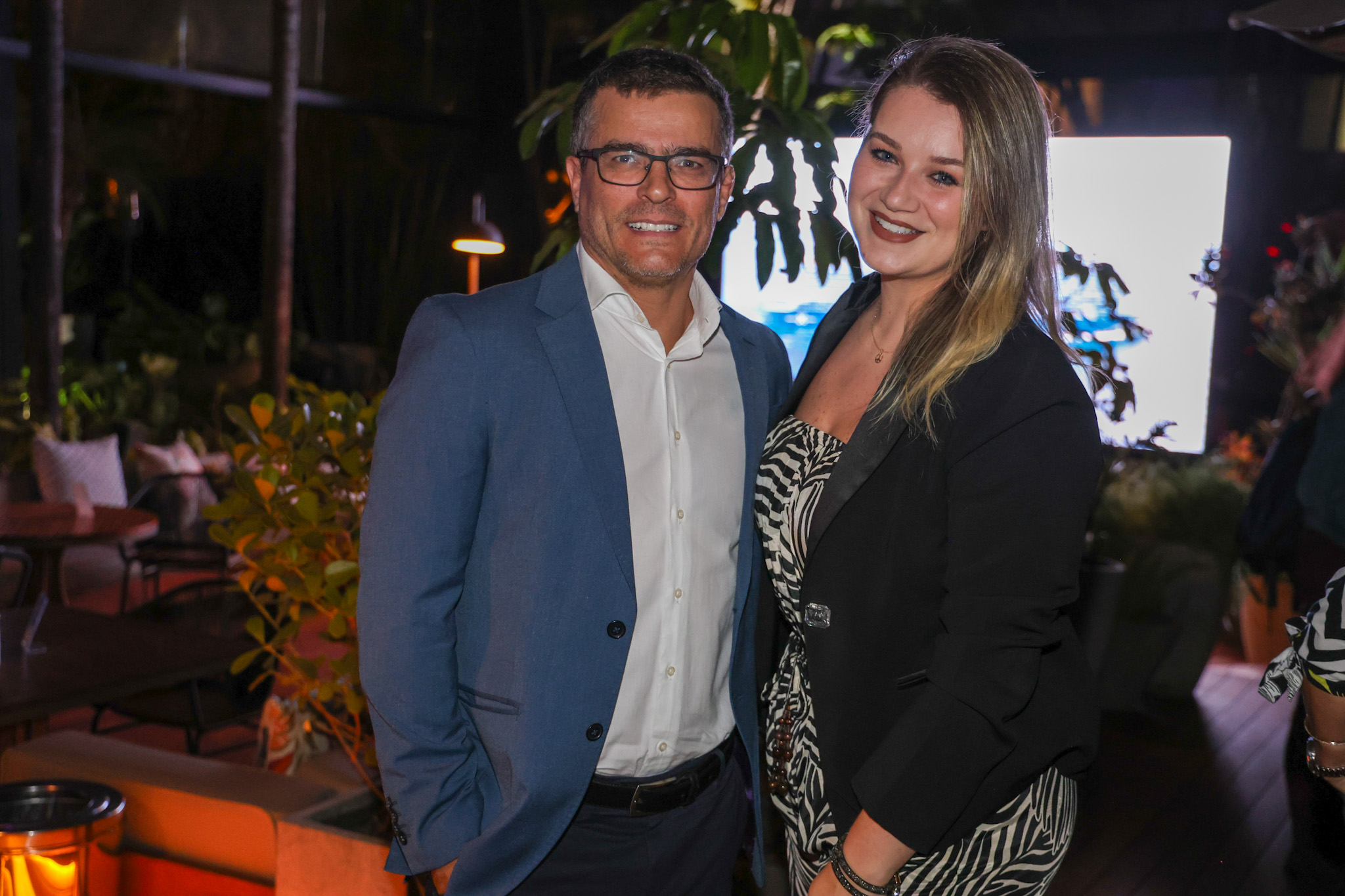 Gian Carlo Pessini, da Left Viagens e Giulianne Orçati, da R11