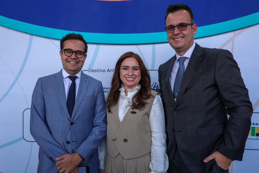 Gustavo Lopes, Ana Carolina Medeiros e Marcelo Oliveira, da Abav Nacional
