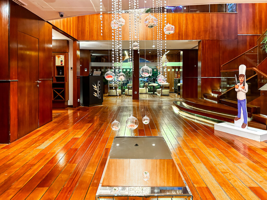Halll de entrada do First Nile Boat, da Four Seasons