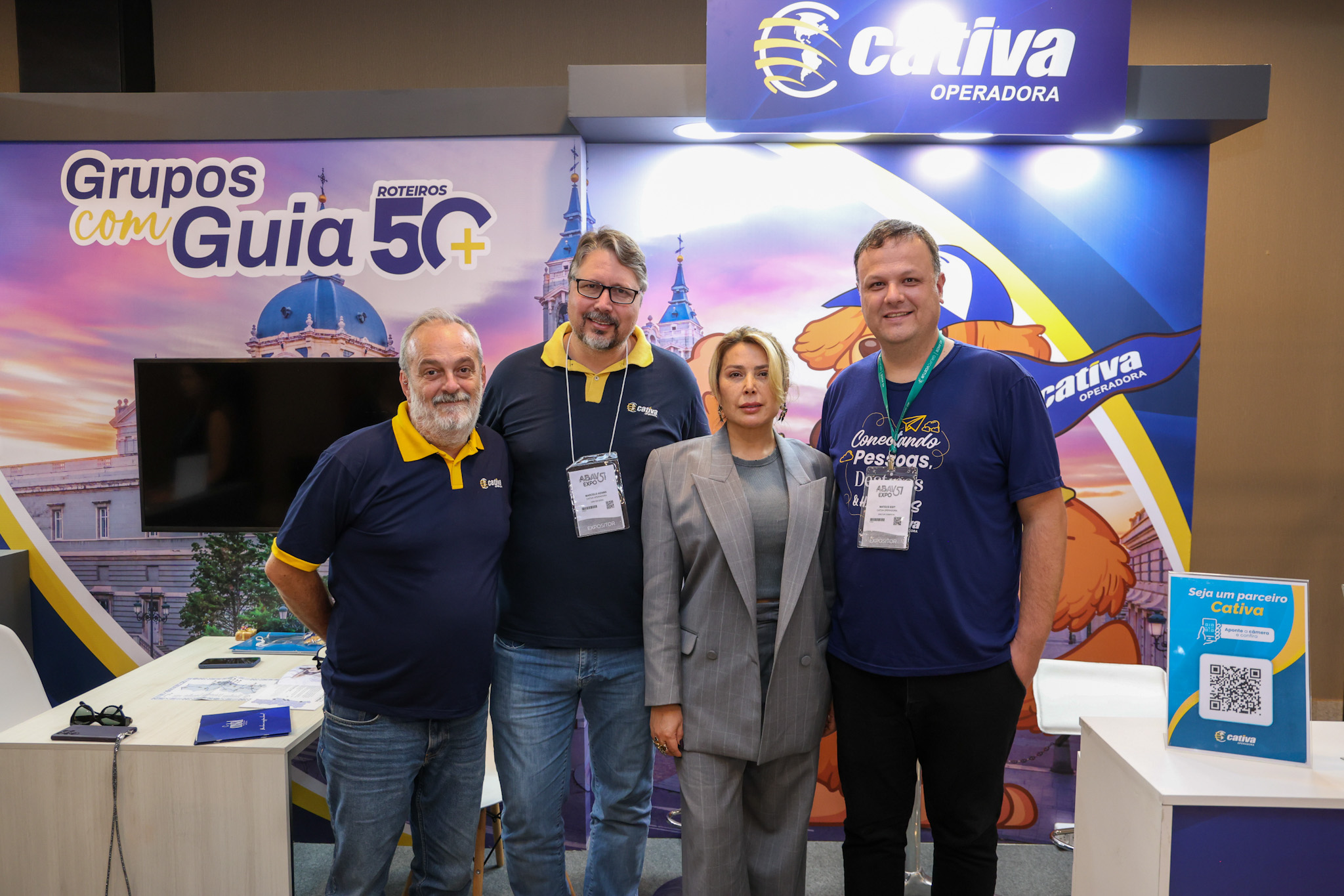Hélio Marino, Rubia Coser, diretora da Travel Next Minas, Marcelo Adams, e Mateus Eidt, da Cativa