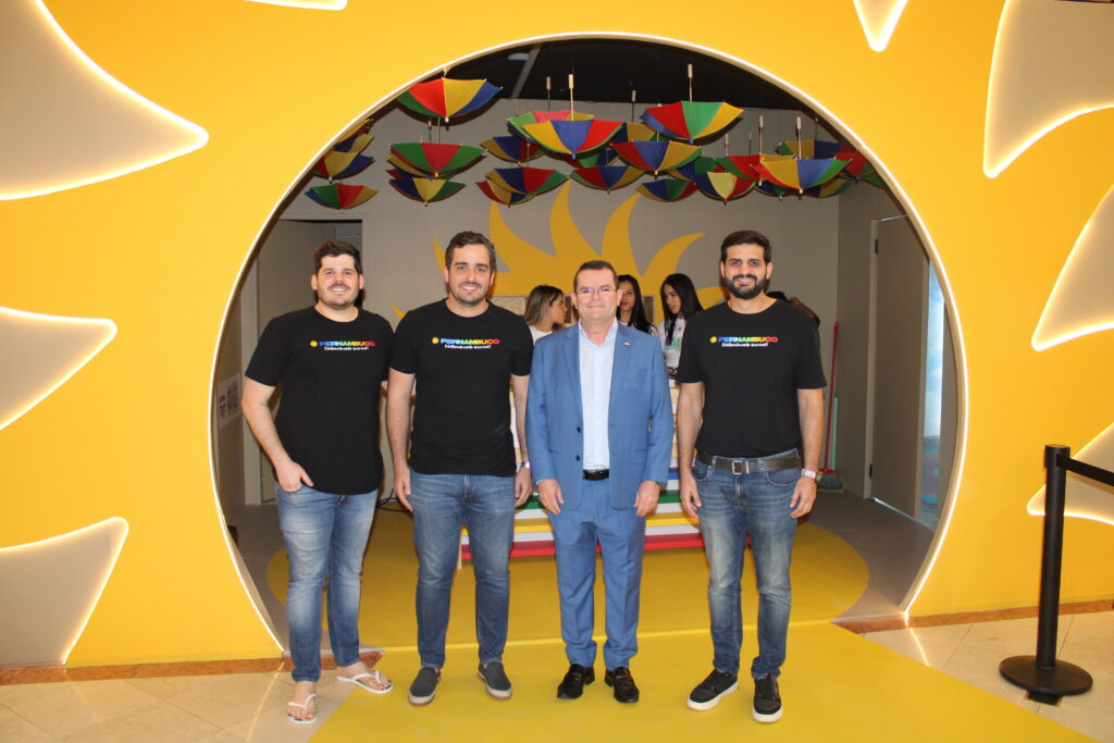 Equipe da Empetur com Paulo Correa Nery, secretário de Turismo do Estado de Pernambuco