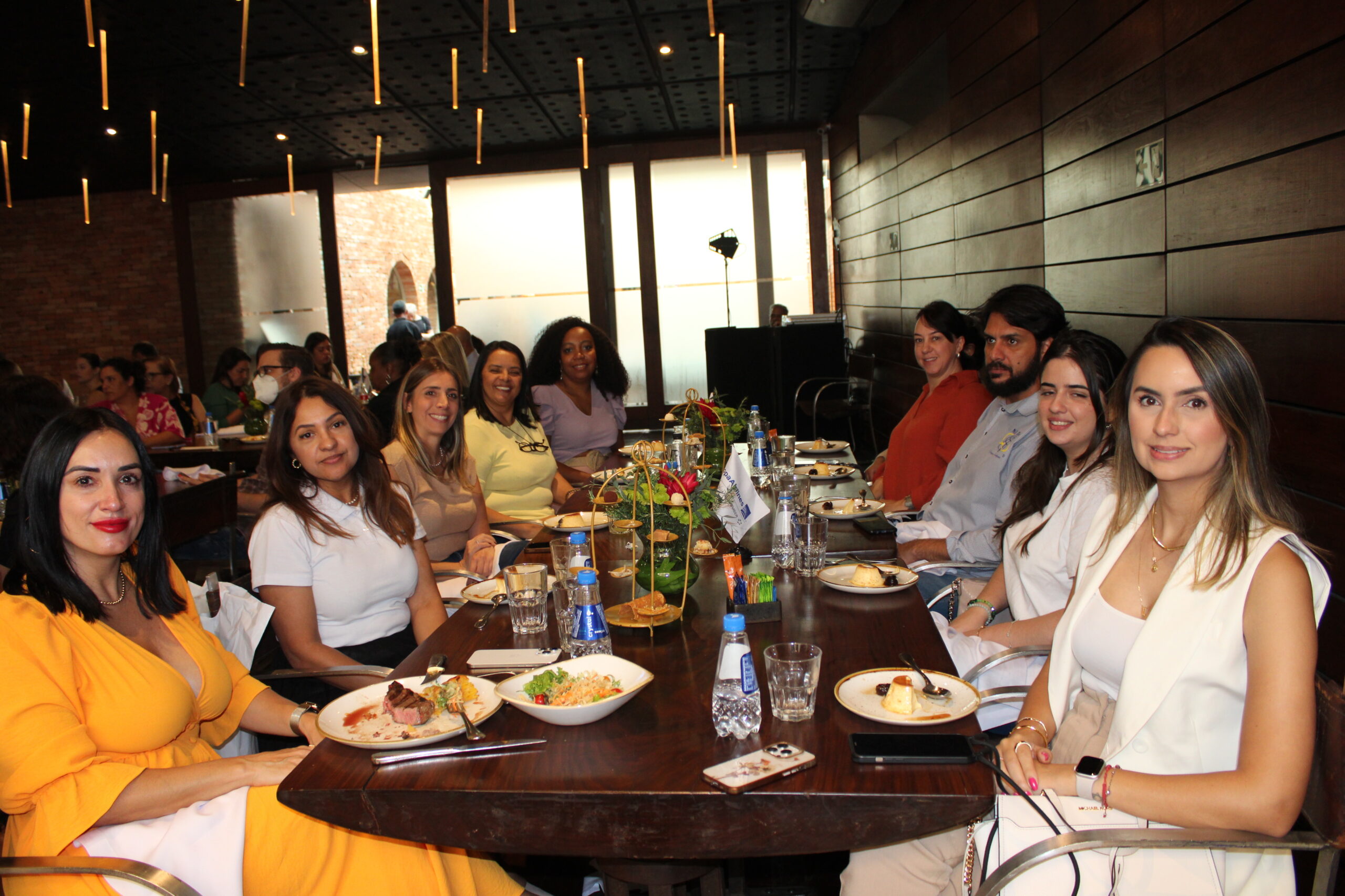 Sandrine Oliveira e Josy Ribeiro, da SunCoastUSA Operadora, Vilmara Souza e Elenilde Rodrigues, da Agaxtur, Jocasta Tavares, da EHTL Viagens, Kellen Masuchette, da L’Unik Travel, Isaias Ribeiro, da Nil Travel Viagens, da Paula Rorato, da CVC Corp, Ananda Minsoni, da BestBuy Travel, e Bruna Barreto, do HotelDO Sandrine Oliveira e Josy Ribeiro, da SunCoastUSA Operadora, Vilmara Souza e Elenilde Rodrigues, da Agaxtur, Jocasta Tavares, da EHTL Viagens, Kellen Masuchette, da L’Unik Travel, Isaias Ribeiro, da Nil Travel Viagens, da Paula Rorato, da CVC Corp, Ananda Minsoni, da BestBuy Travel, e Bruna Barreto, do HotelDO