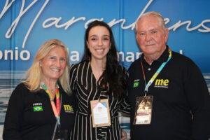 Bianca Pazzolito, da WTM Latin America, entre Rosa Masgrau e Roy Taylor, do M&E (Manuela Miniguini/M&E)