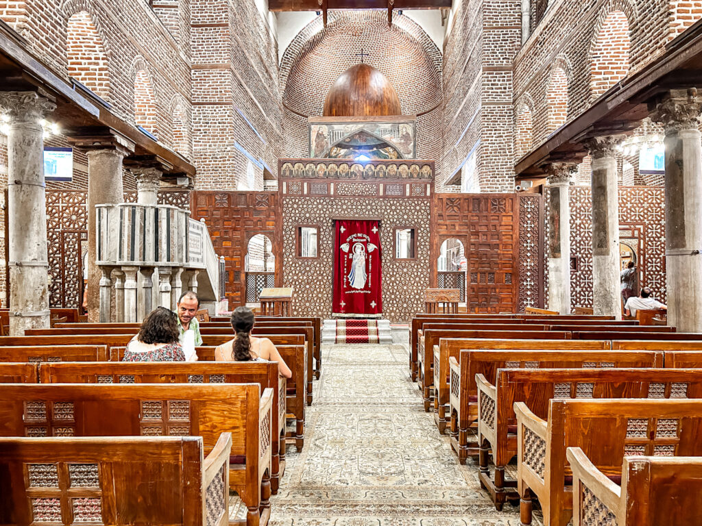 Interior da igreja de São Sérgio, no bairro Copta