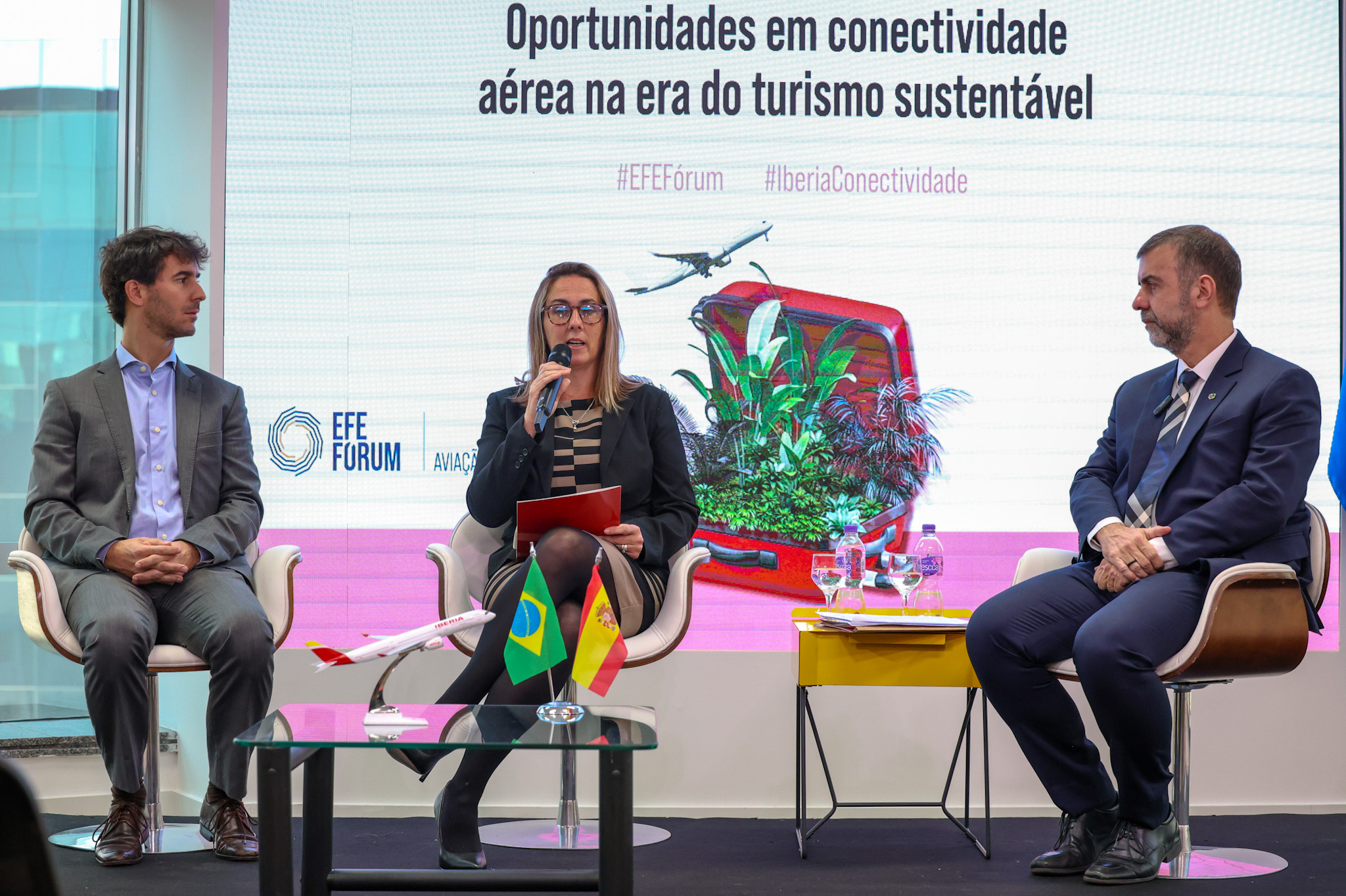 João Pita, do GRU Airport, Marina Colunga, diretora de Vendas da Ibéria para América Latina e Marcelo Freixo, presidente da Embratur