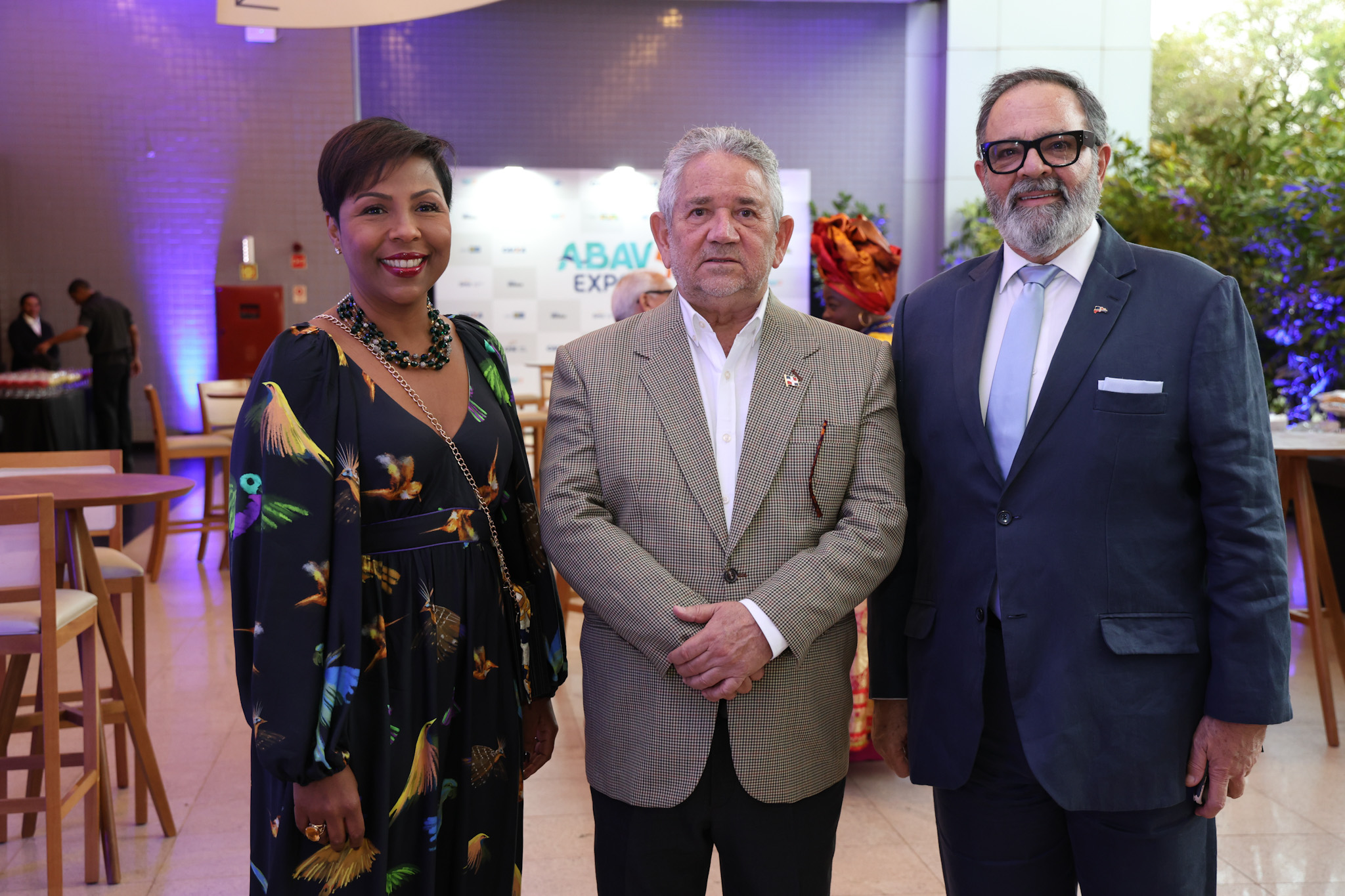John Hazim, cônsul da República Dominicana, Roberto Henriquez, vice-ministro de Turismo, e Rosana Polanco Charles, da Embaixada da República Dominicana John Hazim, cônsul da República Dominicana, Roberto Henriquez, vice-ministro de Turismo, e Rosana Polanco Charles, da Embaixada da República Dominicana