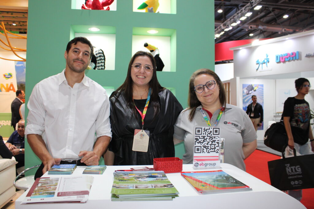 Jonathan Zigler, do destino Foz do Iguaçu, Isabela Scappini Fagundes, do SJ Hotéis e Resorts, e Valeria Moura, do EB Group