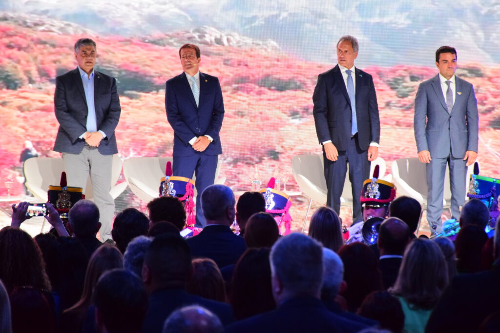 Jorge Macri, chefe do Governo de Buenos Aires, Andrés Deyá, presidente da FIT, Daniel Scioli, secretário de Turismo da Argentina, e Celso Sabino, ministro do Turismo do Brasil
