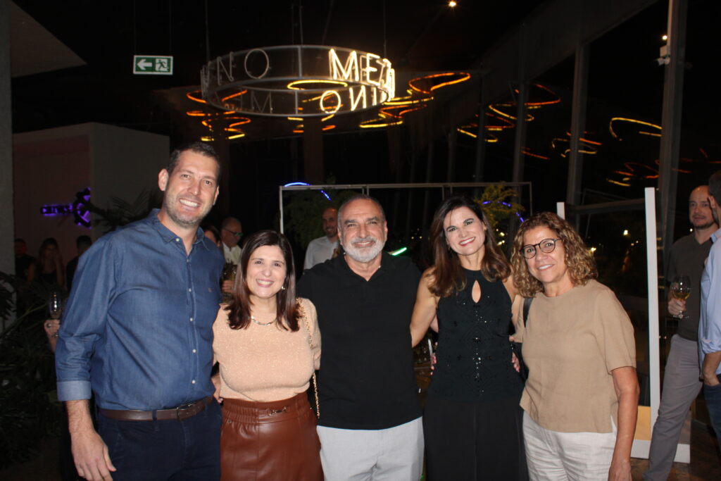 Jorge Marins, da FlyTour, Renata di Bernardo e Roberta Santos, da TAP, Cid Franco e Cristina Bueno, da Ideias Turismo