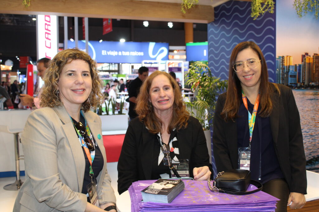 Juliana Lilian de Souza, do Cristo Luz, Gorete Maria Dimer, do Hotel Plaza Camboriu, e Priscilla Oliveira, do Hotel Vieiras
