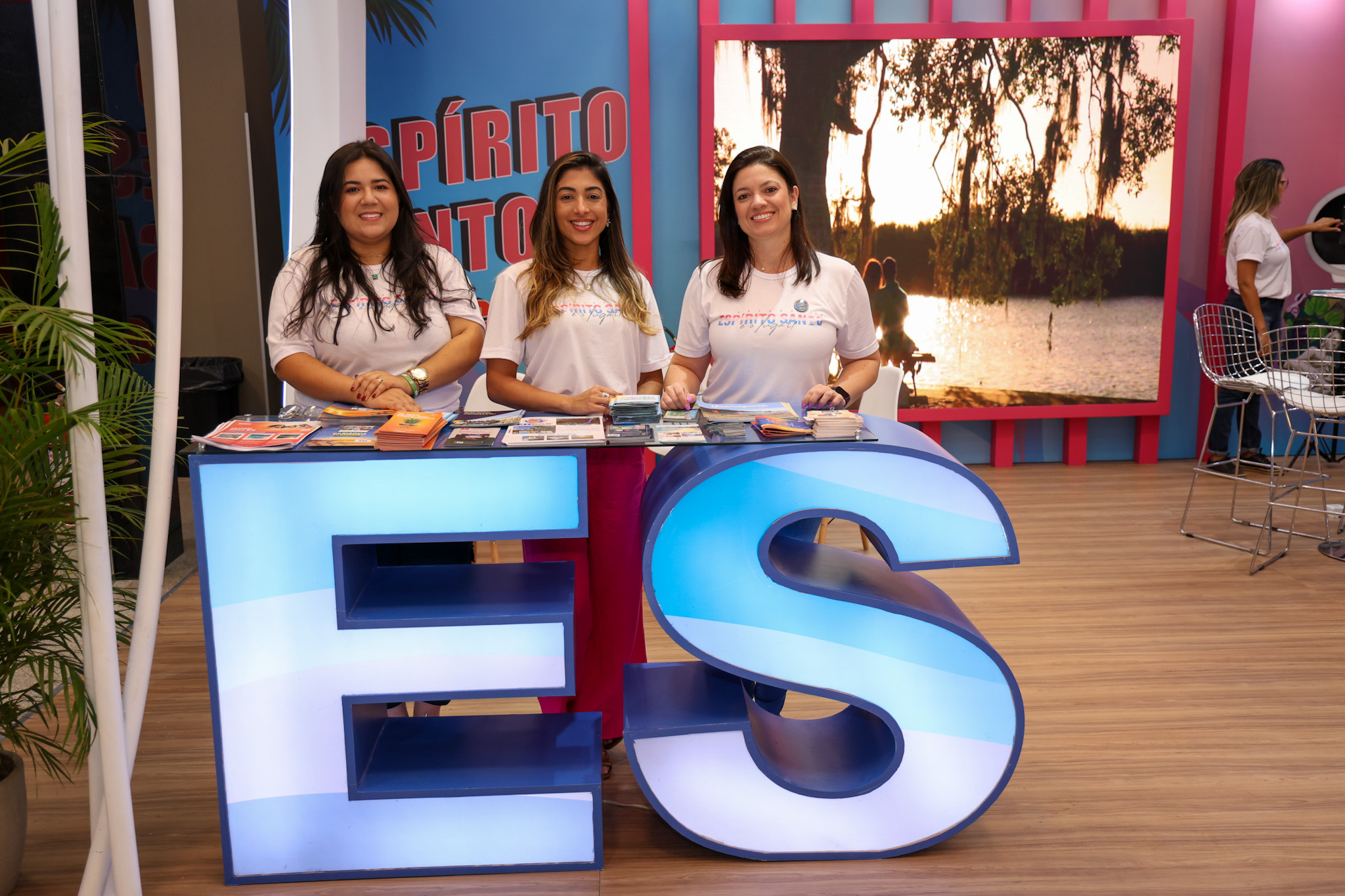 Katiani Aguilar, Karoline Moreira, e Thalita Barros, da Setur-ES Katiani Aguilar, Karoline Moreira, e Thalita Barros, da Setur-ES