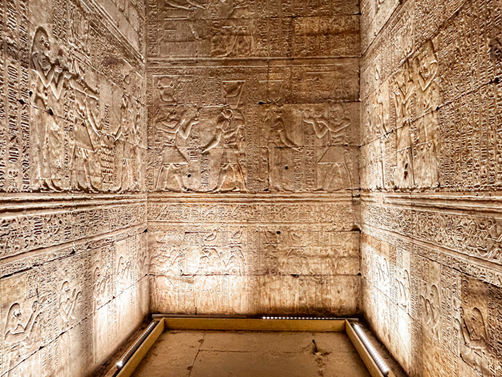 Laboratório das essências no templo de Edfu Laboratório das essências no templo de Edfu