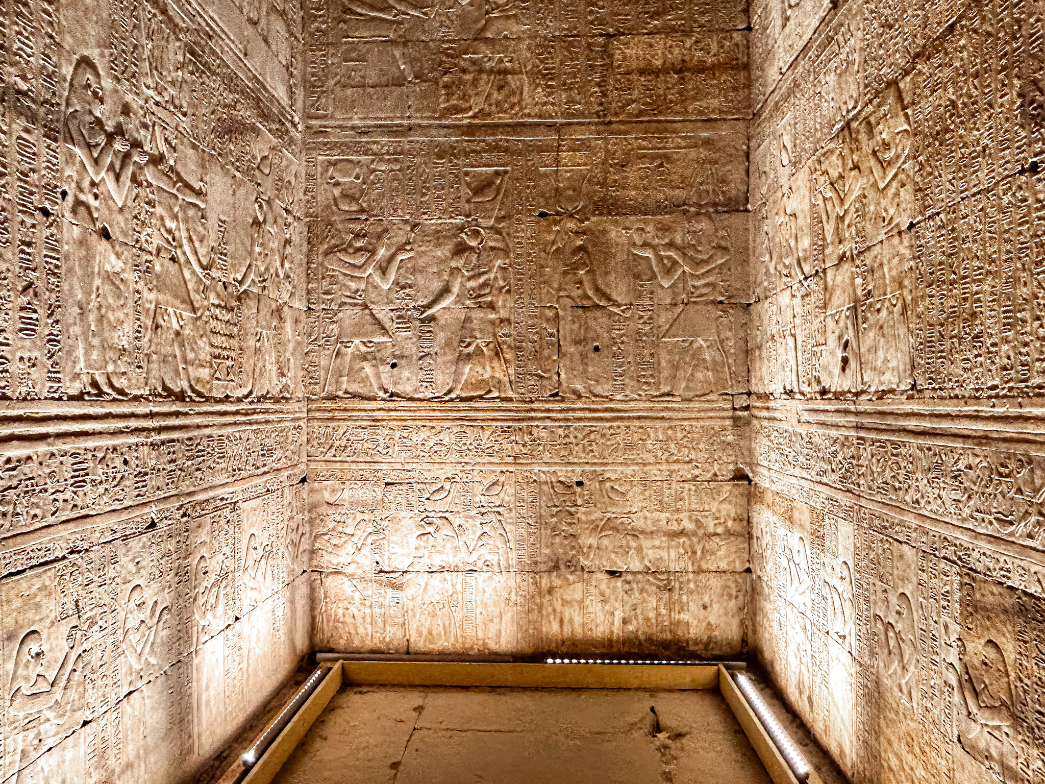 Laboratório das essências no templo de Edfu Laboratório das essências no templo de Edfu