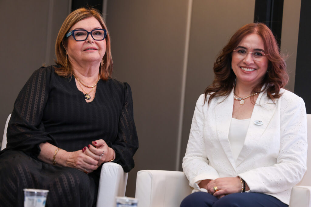 Lenora Horn Schneider da ABBTUR Ana Medeiros presidente da Abav Nacional ABBTur celebra Dia do Turismólogo, mas ressalta a luta para regulamentação da profissão