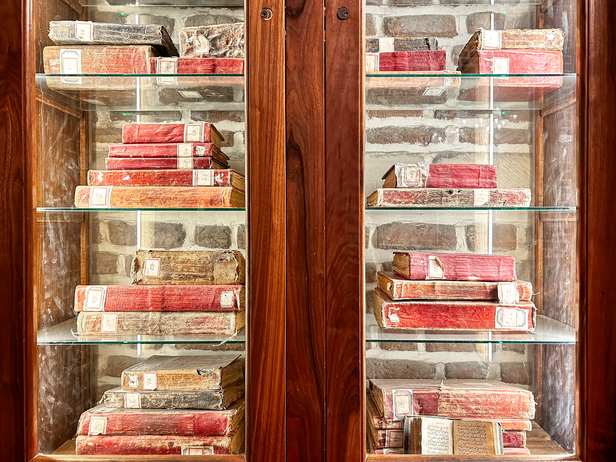 Livros bíblicos na Igreja de São Sérgio, no Egito