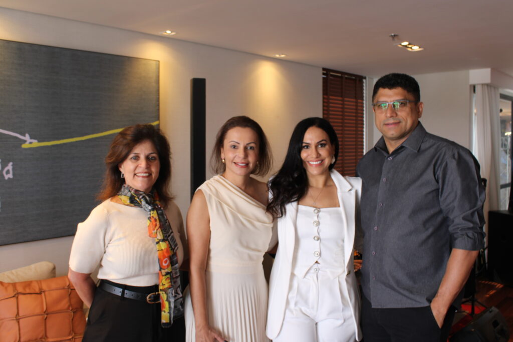 Luciana Marotta, do Royal Tulip Ribeirão, Edmilson Castro e Mayane Alves, da Bancorbrás e Ariane Borges, da Royal Tulip