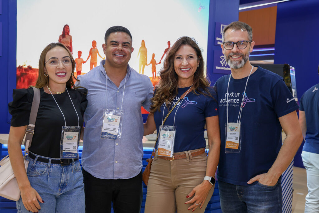 Luciane Martins e Rafael Martins, do Hotel a Jato Viagens, Adriana Sales, e Marcio Mansur, da RexturAdvance