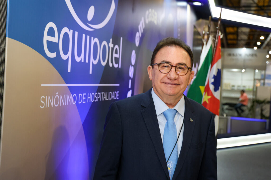 Entidades se manifestam após sanção presidencial da nova Lei Geral do Turismo 7 Manoel Linhares presidente da ABIH Nacional durante abertura do Conotel Entidades se manifestam após sanção presidencial da nova Lei Geral do Turismo