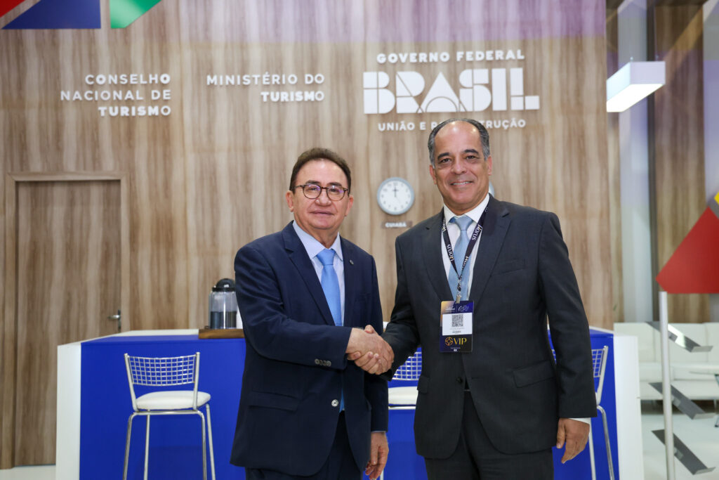 Manoel Linhares, presidente da ABIH Nacional e Carlos Henrique Sobral, do MTur
