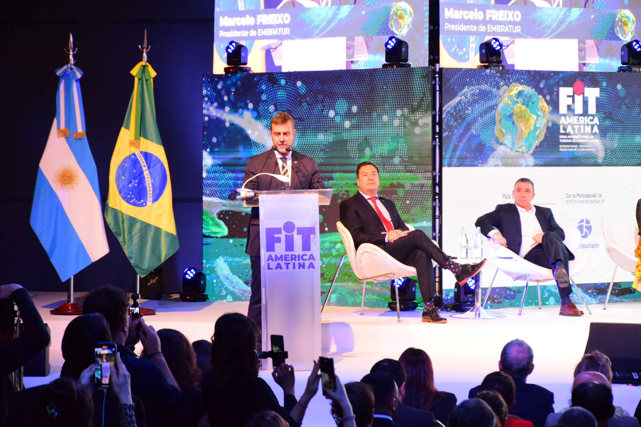 Brasil e Argentina quebrarão recorde de assentos em voos durante 2025, diz Freixo na abertura da FIT 2024 3 Marcelo Freixo, presidente da Embratur, durante cerimonial de abertura da FIT 2024 (Ana Azevedo/M&E)