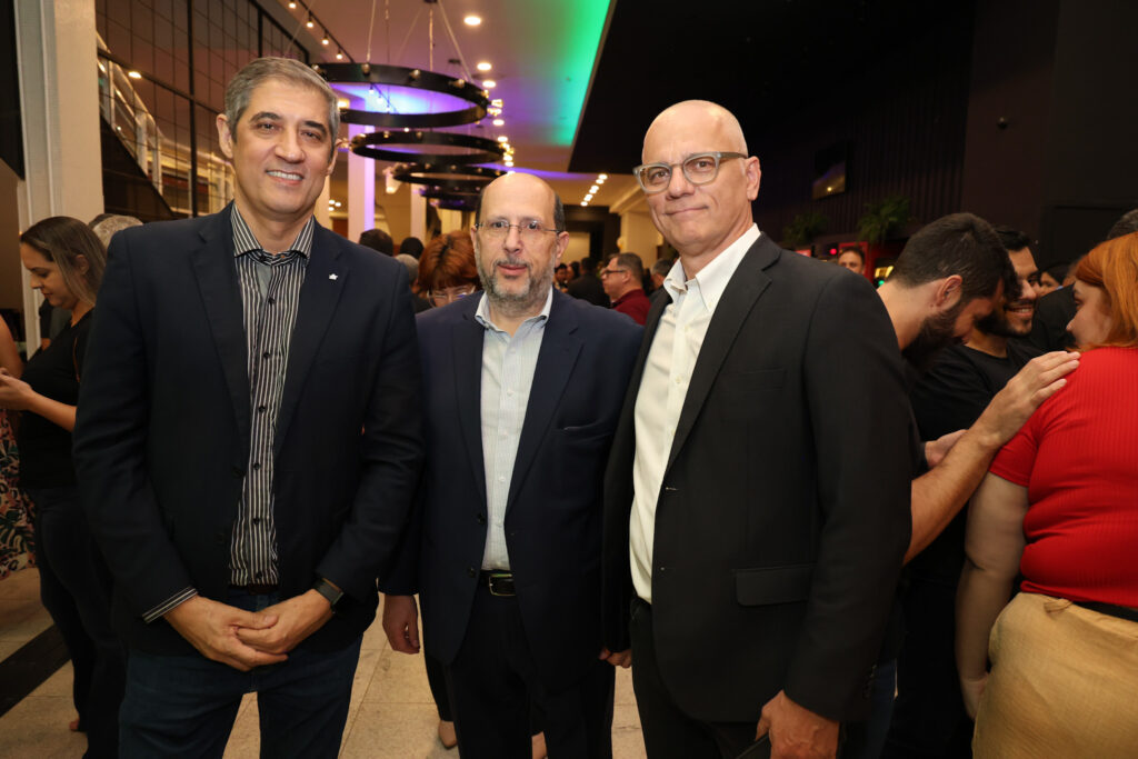 Marcelo Pedroso, da IATA, Paulo Miguel, da Abla, e Ricardo Roman, da ABIH-SP