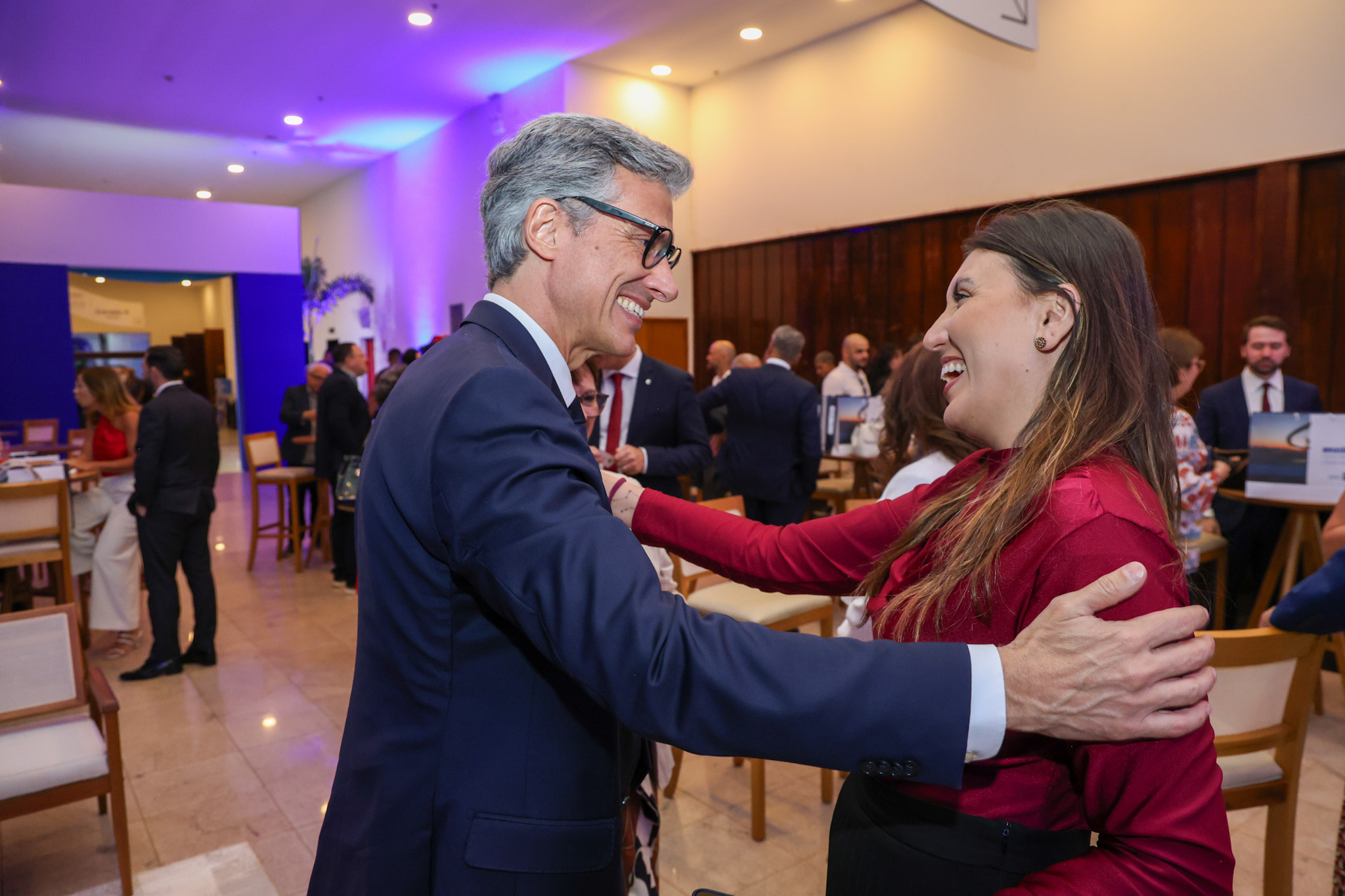 Marco Ferraz, da Clia Brasil, e Ana Carla, do MTur Marco Ferraz, da Clia Brasil, e Ana Carla, do MTur