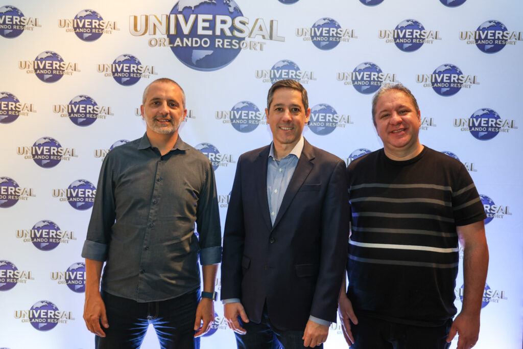 Marcos Paes de Barros, da Universal Destinations, entre Fábio Craveiro e Rogério Leites, da RCA