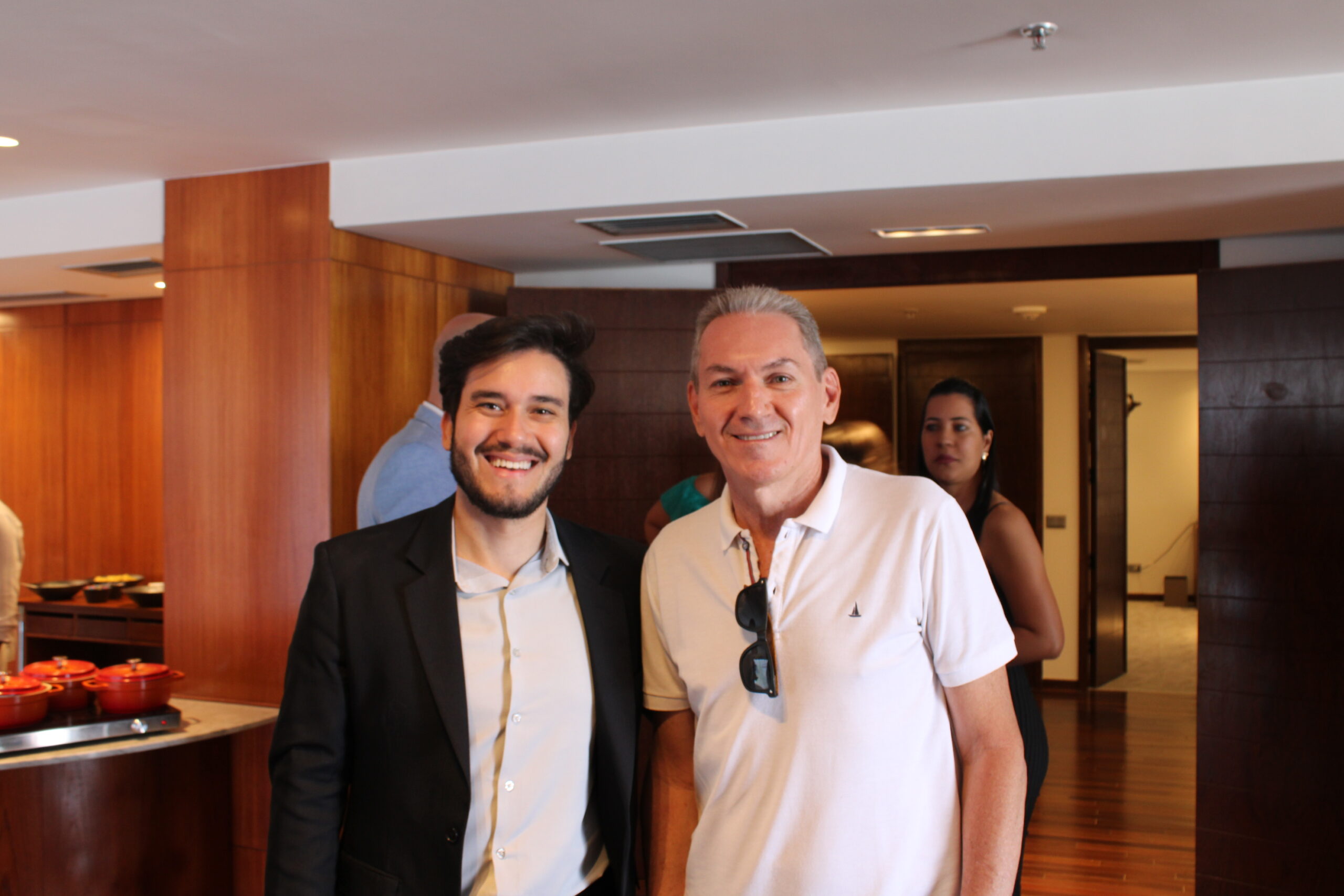 Matheus Alves, da Royal Tulip e Luciano Leal, da Leal Turismo