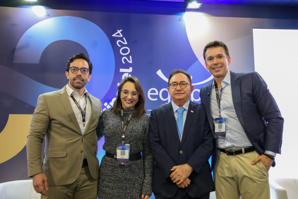 Milton Vasconcelos, presidente do Conotel Brasil, Renata Abreu, Manoel Linhares e Felipe Carreras