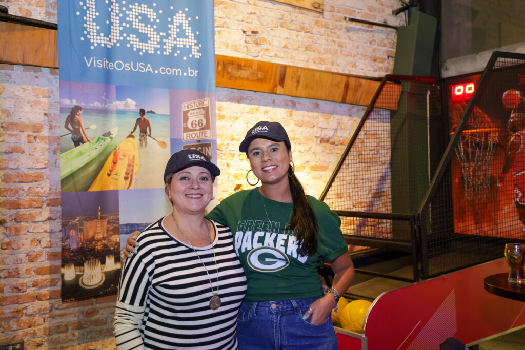 Nadia Kardouss, da Aviareps e Ingrid Santos, do Brand USA