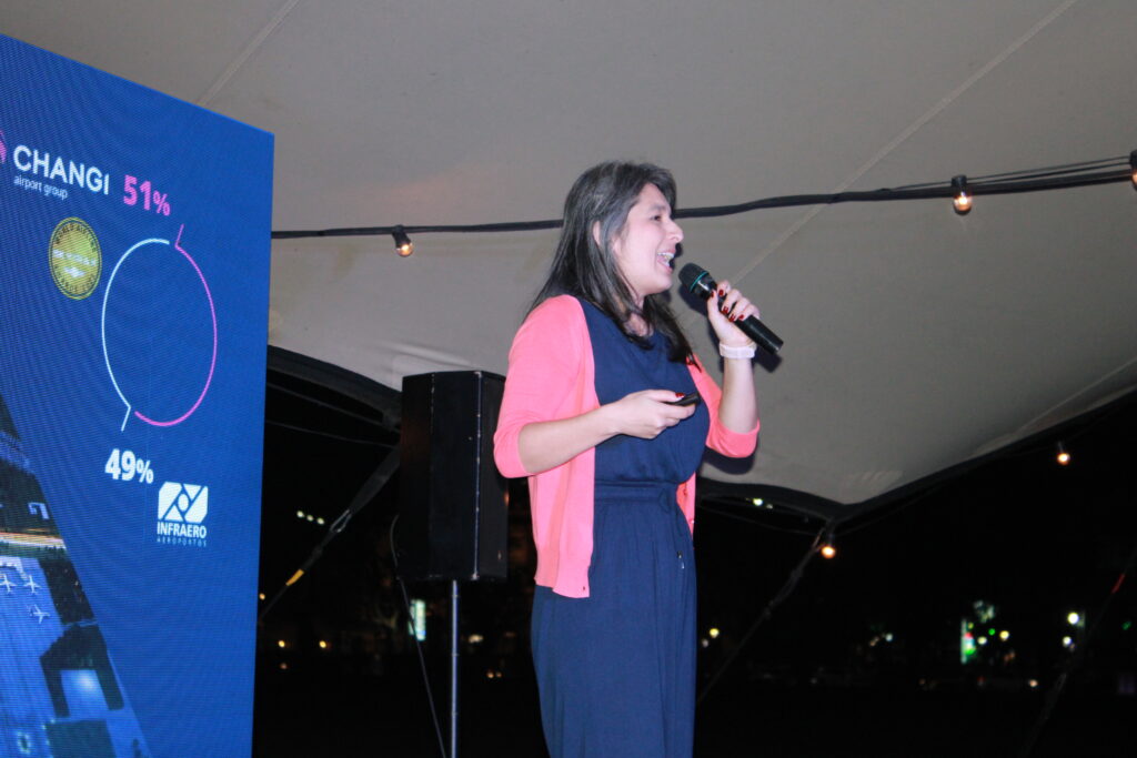 Nadjia durante sua apresentação sobre o Rio-Galeão