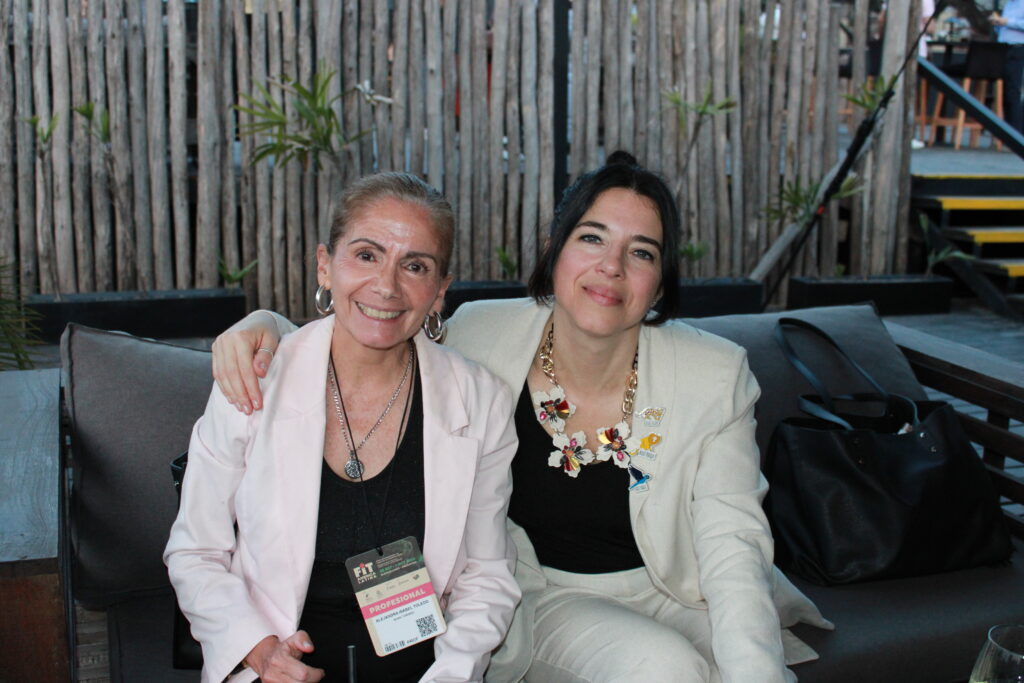 Natalia Mallia Ricale, da Viajes, e Alejandra Isabel Toledo, da Swan Turismo