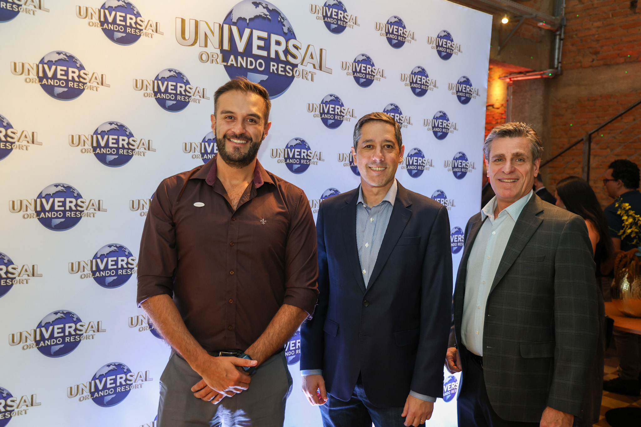 Neto Fernandes e Patrick Yvars, do Visit Orlando com Marcos Paes de Barros, da Universal Destinations Neto Fernandes e Patrick Yvars, do Visit Orlando com Marcos Paes de Barros, da Universal Destinations