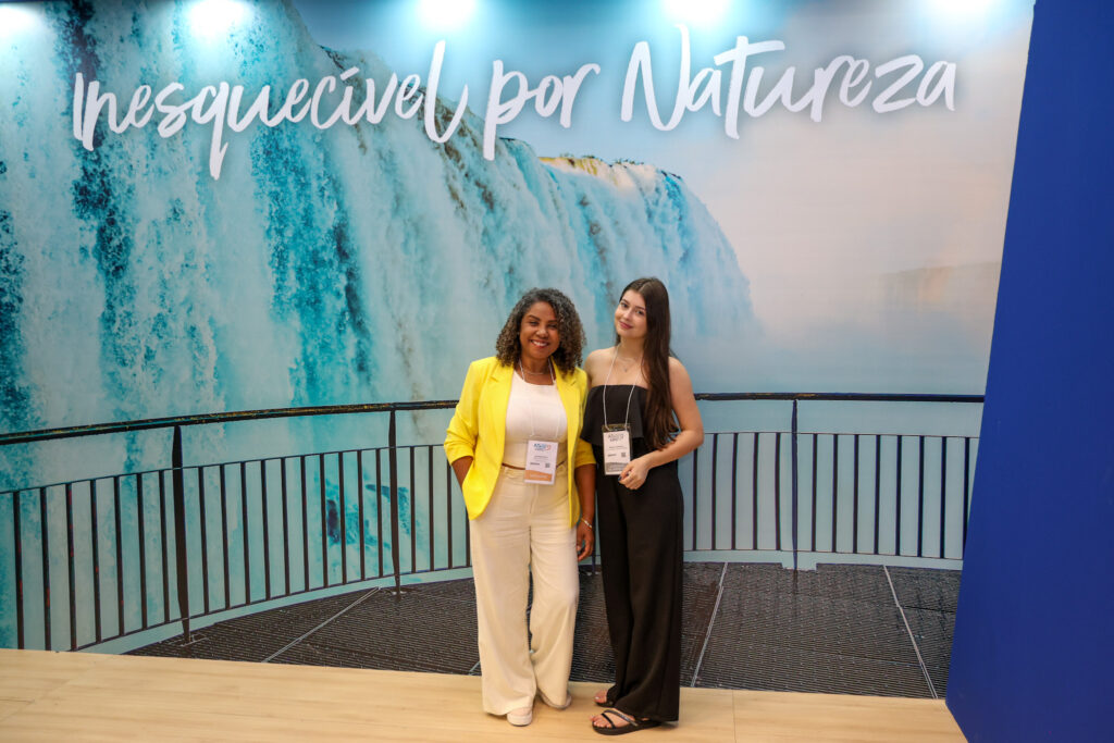 Neumari Cristhine e Michelle Einsiedel, da Setur-Foz do Iguaçu